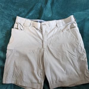 Duluth Trading Company shorts